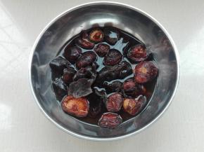 提前将香菇、木耳用水泡发一下。