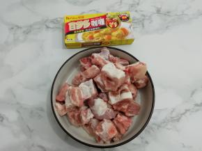 准备排骨和咖喱