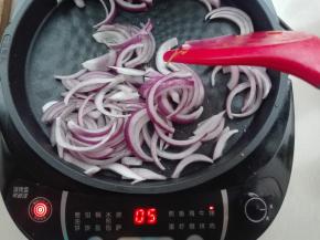 同样再将洋葱丝也如上操作
