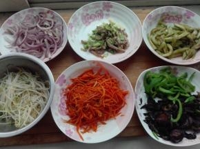 所有翻炒好后的用料如图所示。