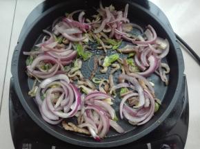 将洋葱丝如图所示摆放好