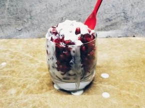 来干了这杯雅诗兰黛
