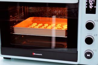 放入预热好的海氏烤箱，上下火70度，启动热风功能，中层烘烤30分钟