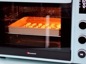 放入预热好的海氏烤箱，上下火70度，启动热风功能，中层烘烤30分钟