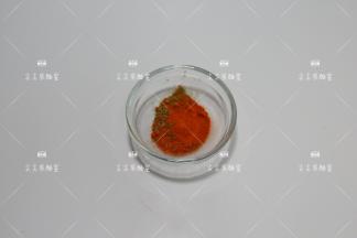 孜然粉、孜然粒，辣椒粉，盐，白糖混合备用