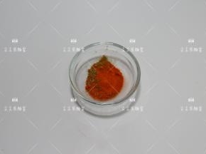 孜然粉、孜然粒，辣椒粉，盐，白糖混合备用