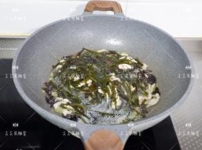 煮好加少许盐和鸡精调味拌匀即可