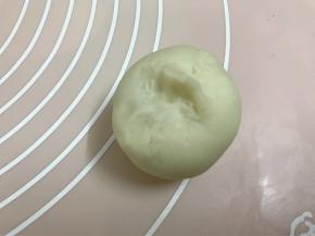 收口捏紧，一定要收紧口不然烤的时候会裂开