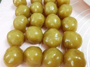 莲蓉馅分为20份，每份25克