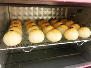 烤好出炉，等晾凉后密封保存