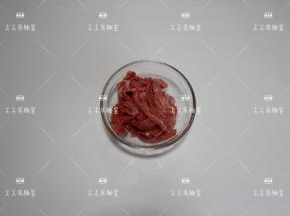牛肉切成粗条