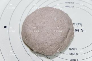 揉成光滑的面团