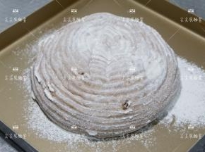 发酵好，倒扣在烤盘上