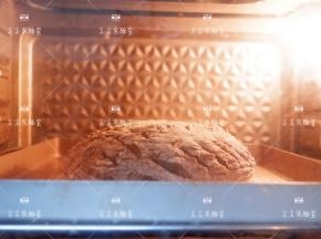 烤箱230度预热，预热好，放入烤盘转220度，烘烤20分钟左右即可。