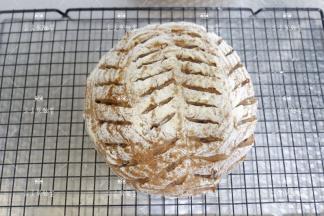 取出放凉后密封保存，或者切片食用均可。