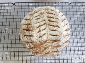 取出放凉后密封保存，或者切片食用均可。