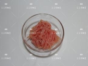 猪里脊肉洗净切成细丝
