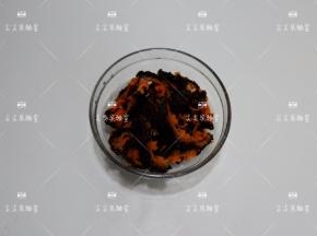 泡发好的红极参切成小条