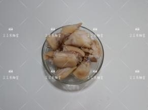 捞出洗净沥水备用