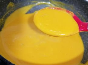 小火至南瓜糊粘稠即可关火！