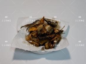 捞出沥干油备用