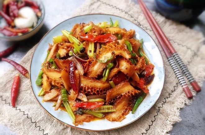 泡椒爆炒卤毛肚