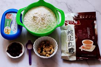 首先把所有的食材称重备好。