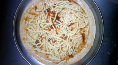 铺一层马苏里拉芝士条