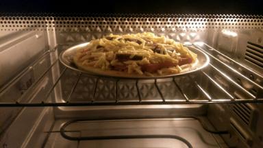 放入预热好的烤箱，越烤20分钟左右