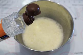 离开热水，加入水饴。