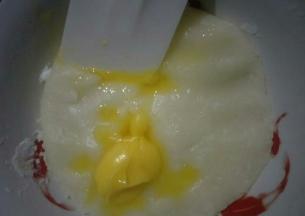 出锅后趁热拌入黄油