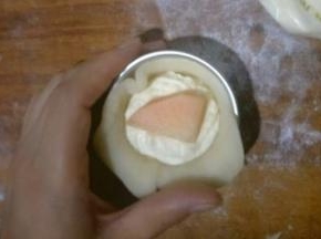 中间放入桃子块或者芒果块