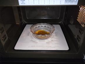 麦芽糖+10克水，微波炉高火加热20秒混合均匀或隔水融化备用