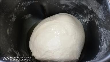 一个和面程序下来倒入橄榄油，再启动和面程序。