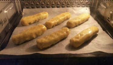 放入预热好烤箱，大约要烤20分钟左右