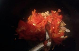加入西红柿丁
