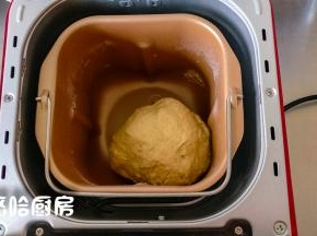 面粉很快就揉成团，面包桶内很干净，不沾的内桶好用。