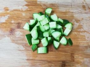 黄瓜切丁