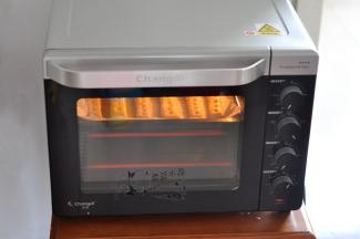 放入烤箱中层，160度烘烤10分钟。