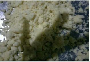 过筛后的绿豆蓉手感十分细腻