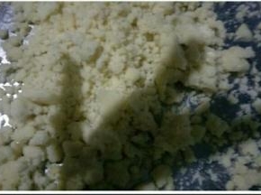 过筛后的绿豆蓉手感十分细腻