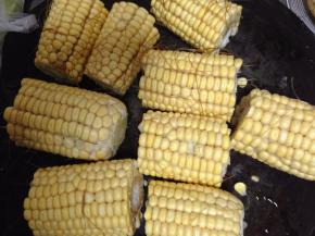 玉米棒去皮切成段