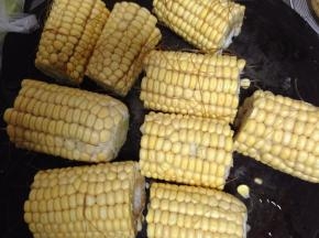 玉米棒去皮切成段