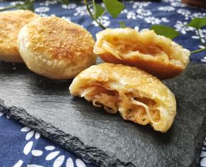 这道外酥里软，皮薄馅厚的萝卜丝馅饼就做好了，您学会了吗？