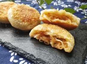 这道外酥里软，皮薄馅厚的萝卜丝馅饼就做好了，您学会了吗？