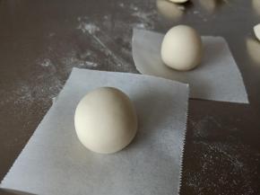 两边头切下来的可以揉圆做成圆馒头