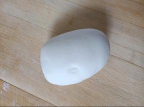 将主材料混合揉成超级光滑的面团