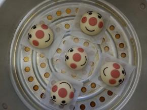 锅里放温水(不超过40度)，馒头蒸锅里发酵大约40分钟，开火，水烧开后计时，蒸10分钟左右，关火闷3分钟左右