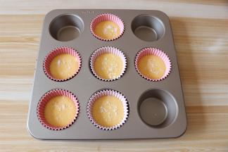 装入模具,七、八分满即可;