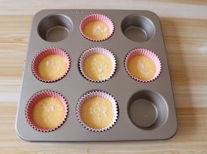 装入模具,七、八分满即可;